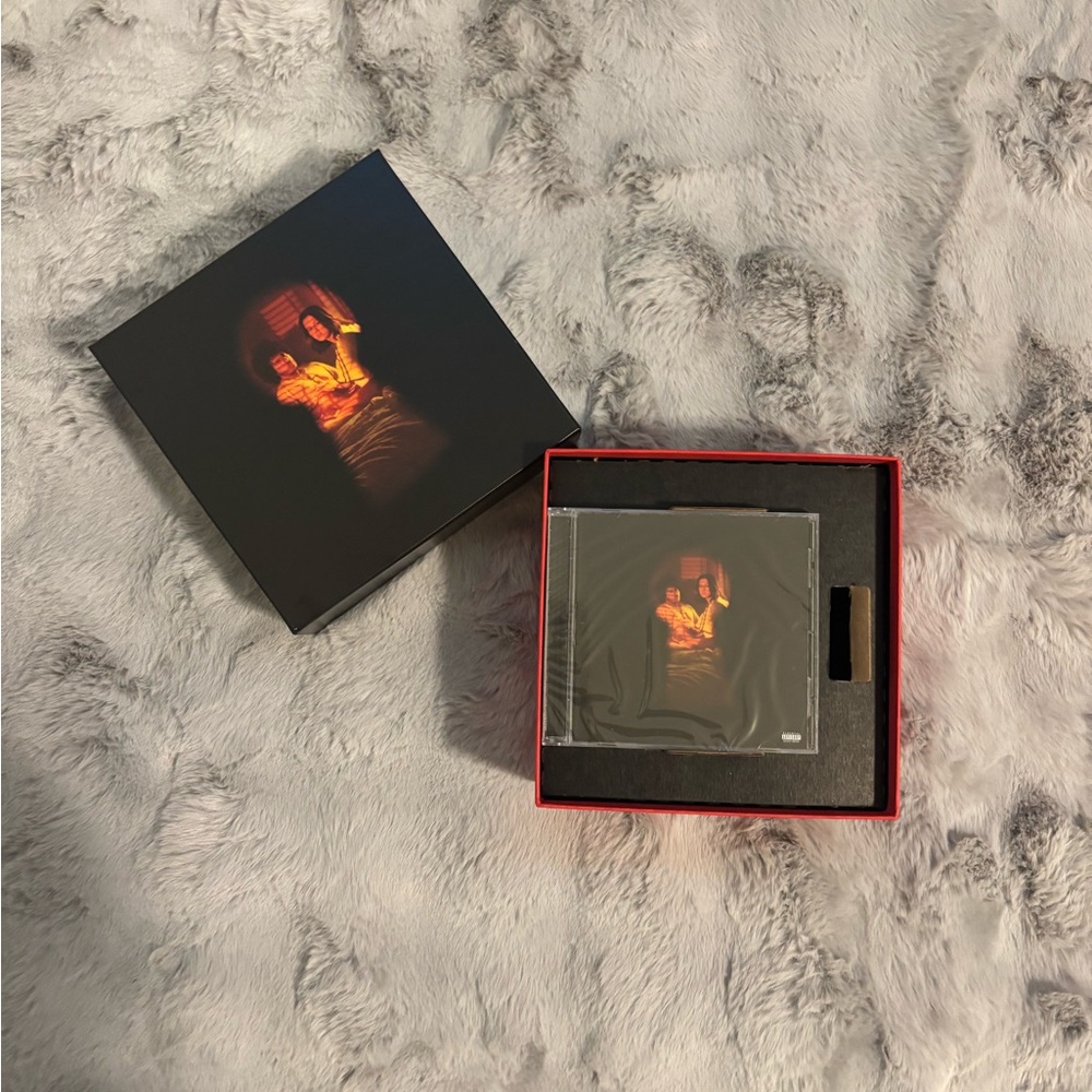 Limited Edition Music Box Set - Picture 2 of 4